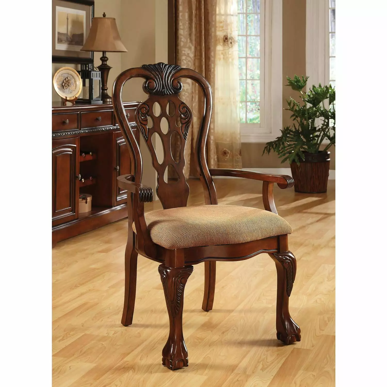 Harriet Arm Chair - Classic Living Room Accent Chair Urbal Furnishings
