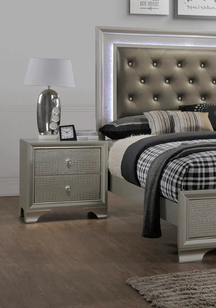 Modern Glam Champagne Finish Two Drawer Nightstand Embossed Design kanepe